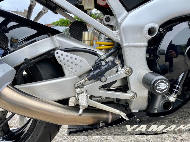 YAMAHA YZF-R1