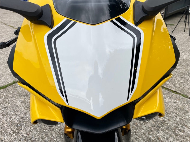 YAMAHA R1