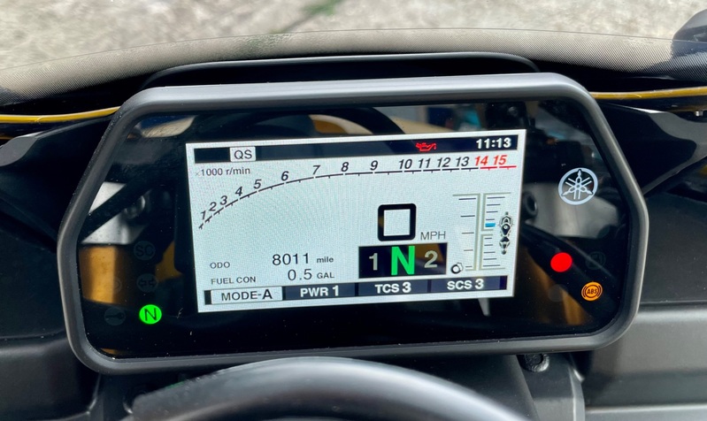 YAMAHA R1